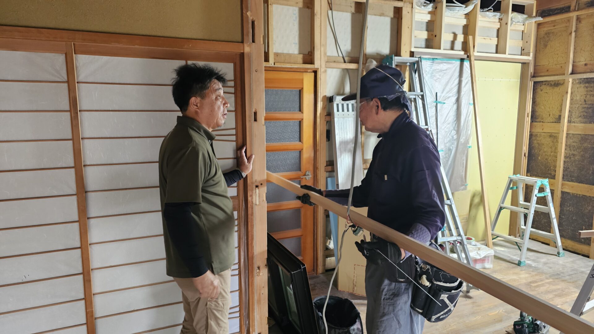 大工さんと現場にて打合せ