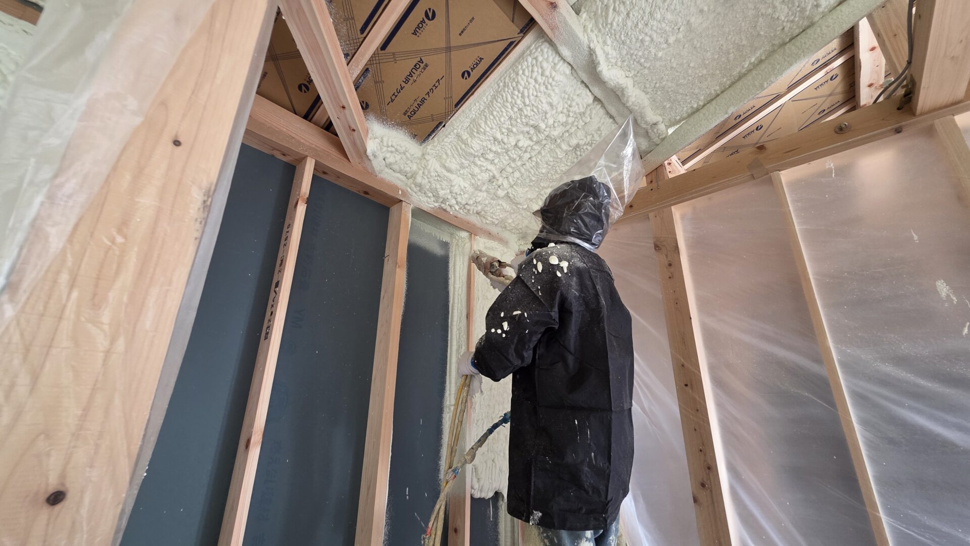 発砲ウレタン断熱材施工