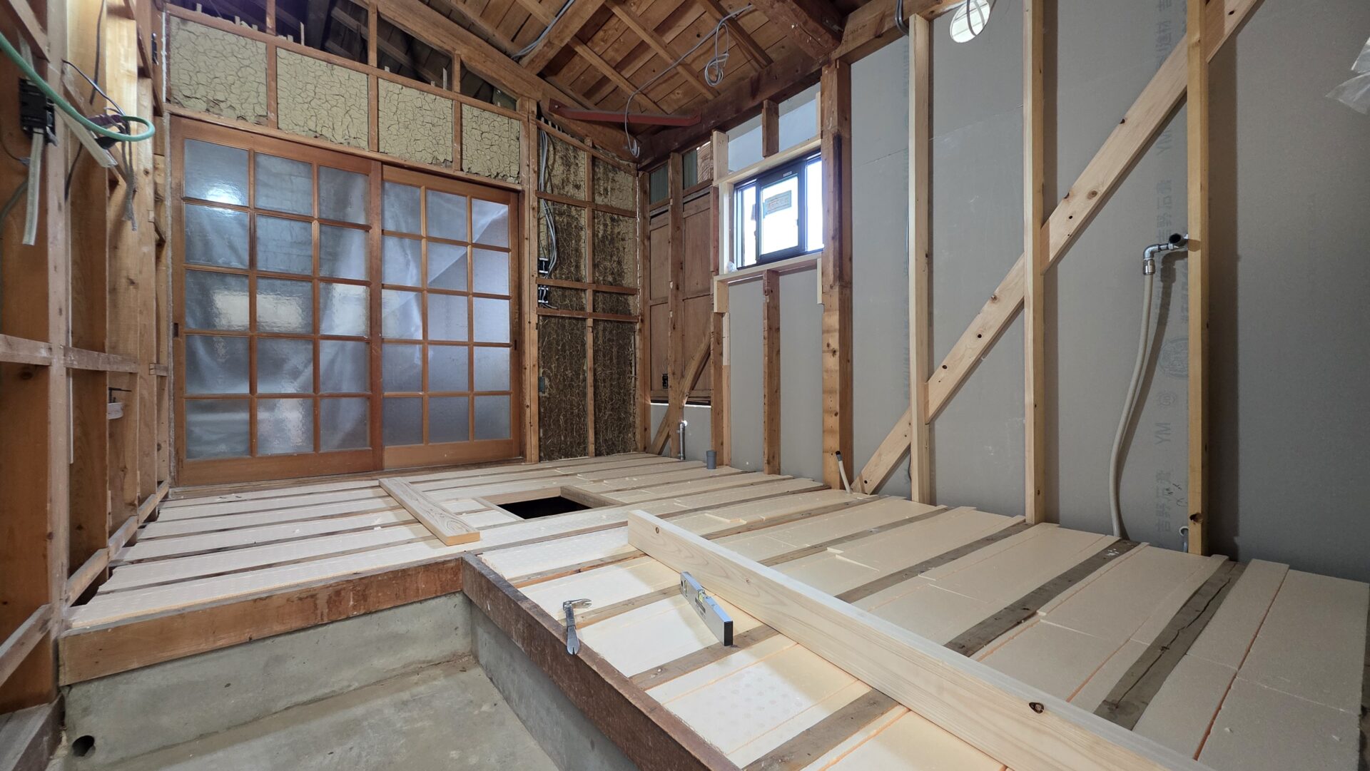 キッチン順調に進んでます。